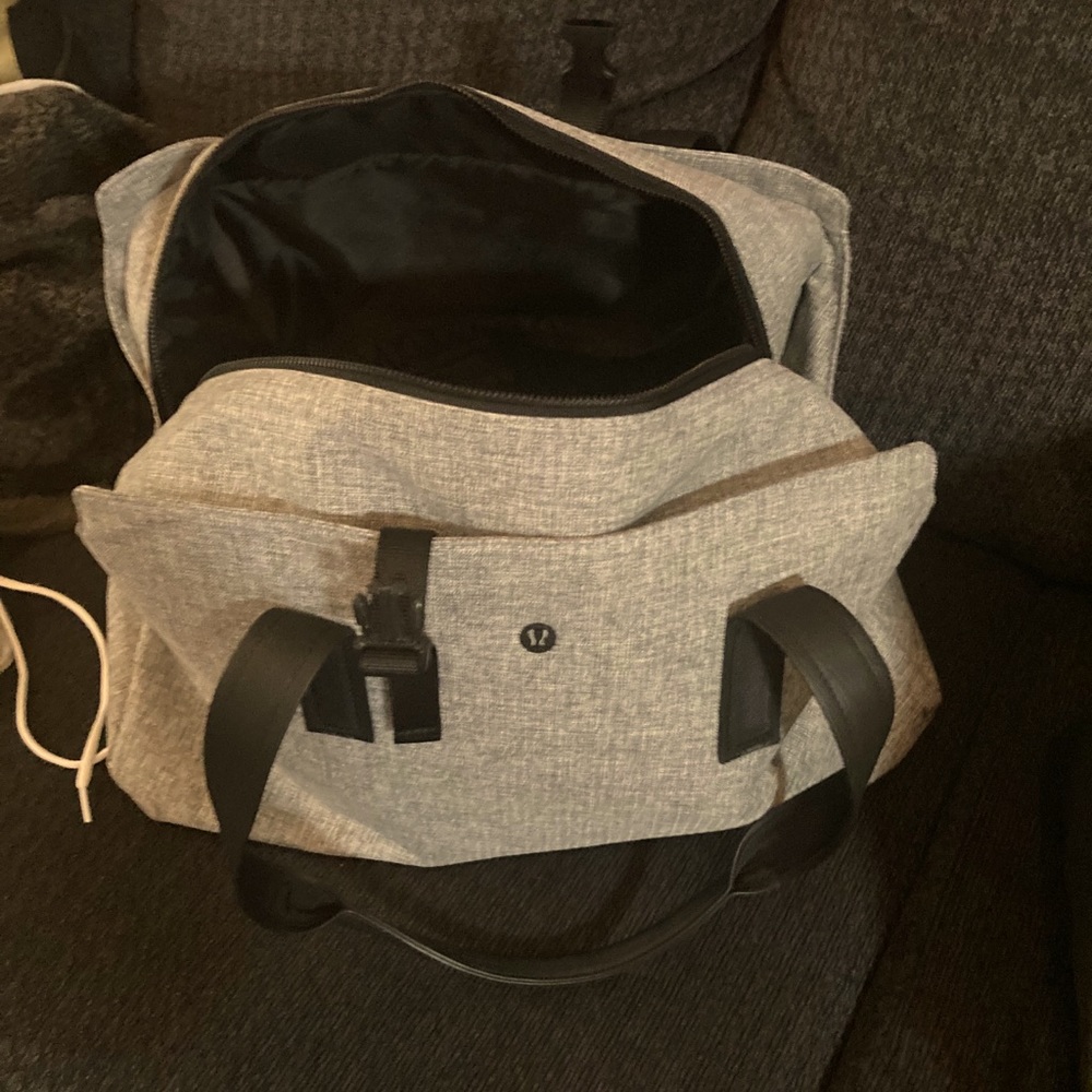 Lululemon bag in EUC Grey